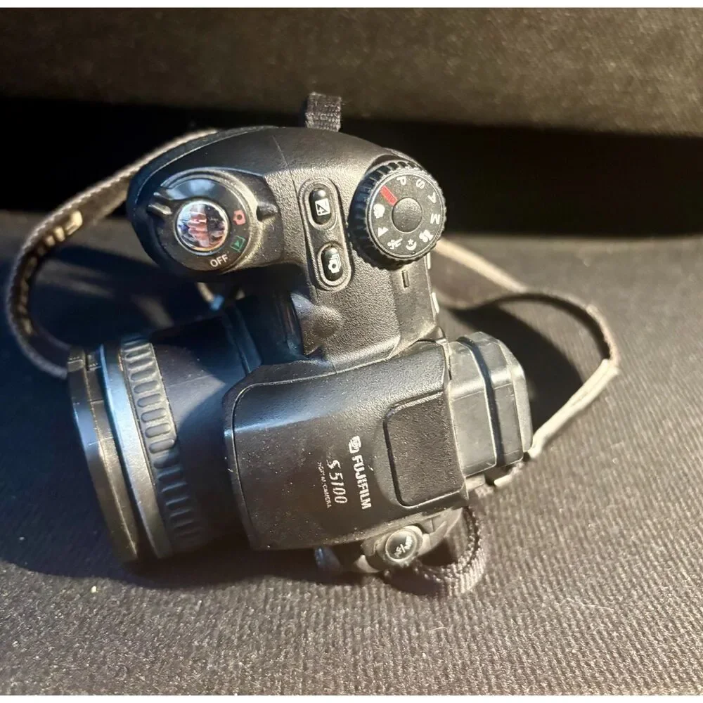 Fujifilm FinePix S5100 4MP Digital Camera For Parts Repair Broken